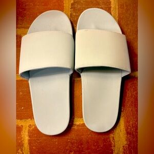 Women’s Turquoise Sz L7 Flip Flops Great for Pools, Beaches, and Lounging